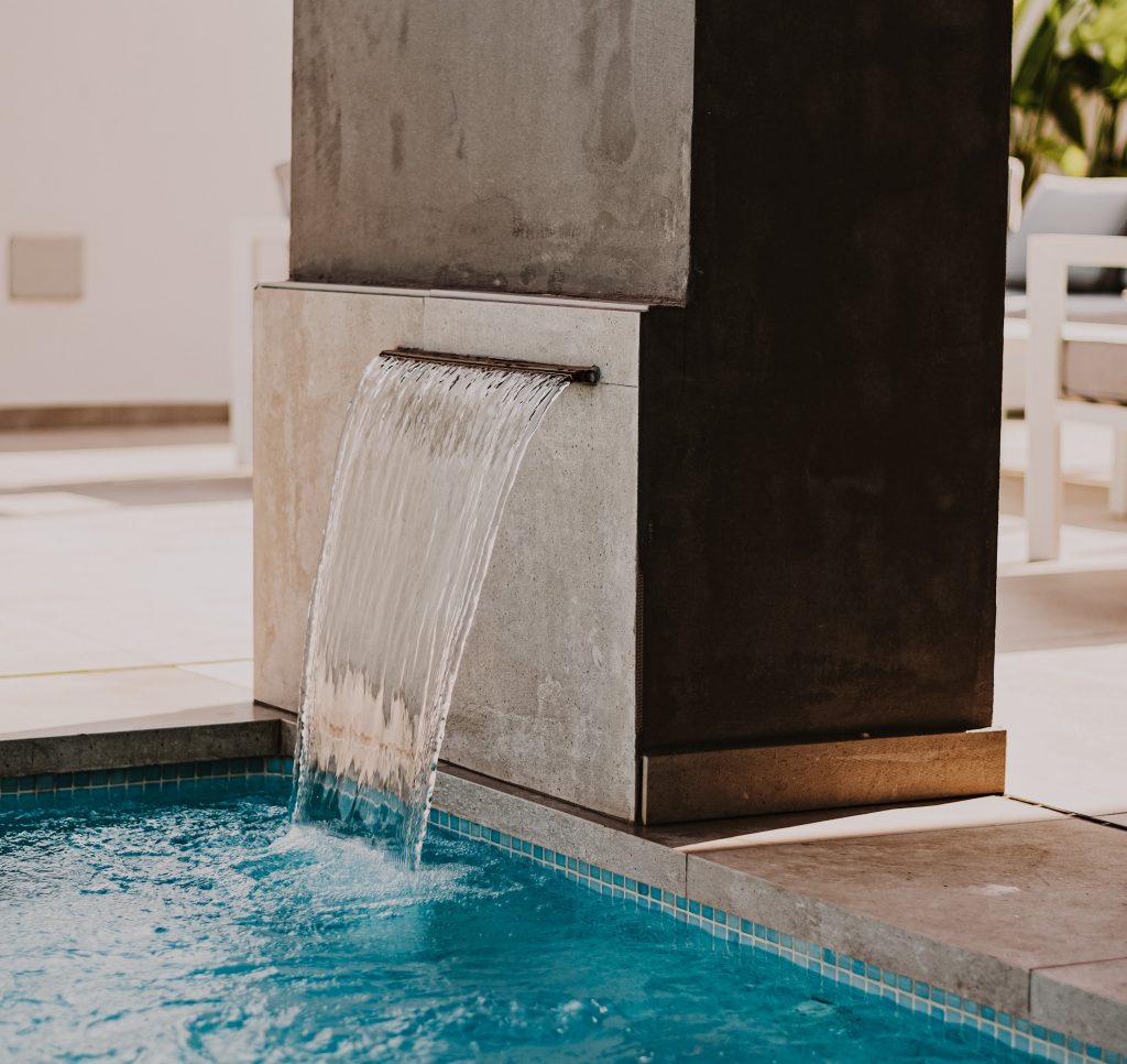 Cascata della piscina di una SPA che utilizza una forma olfattiva